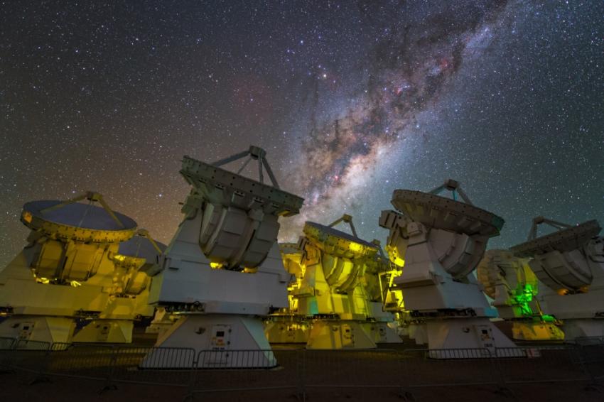 Radio telescopes can detect the presence of organic molecules in the center of the Milky Way Galaxy